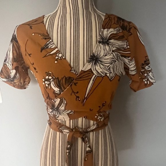 2 pc SWEATYROCKS Women's Boho Floral Print Wrap Crop Top w/ Shorts Yellow Small - Picture 2 of 9